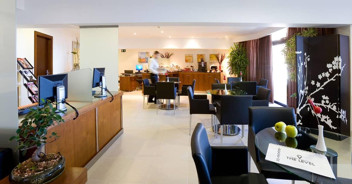 فندق ميليا فويرتي فنتورا كوستا كالما المظهر الداخلي الصورة The Business Lounge at London Heathrow Airport